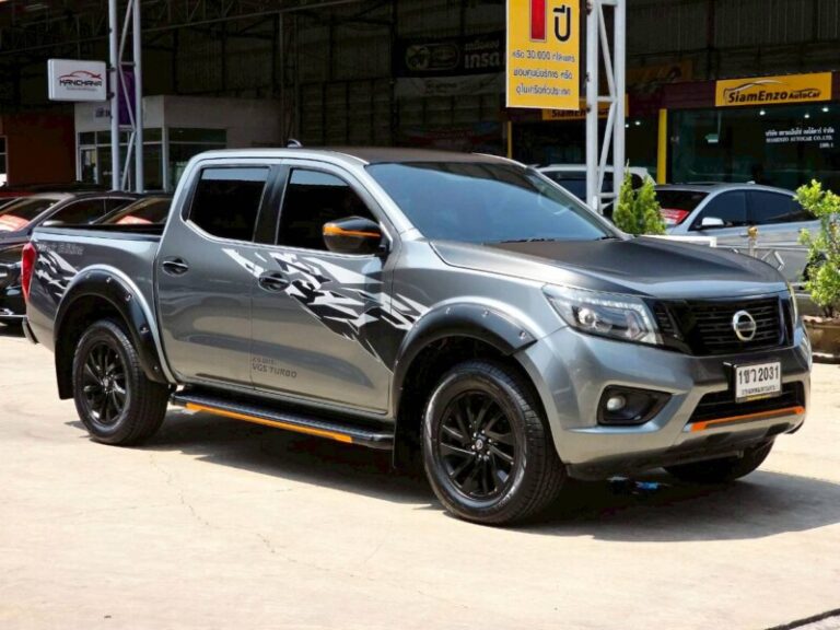 Nissan Navara NP300 4 ประตู 2.5 E Calibre Black Edition